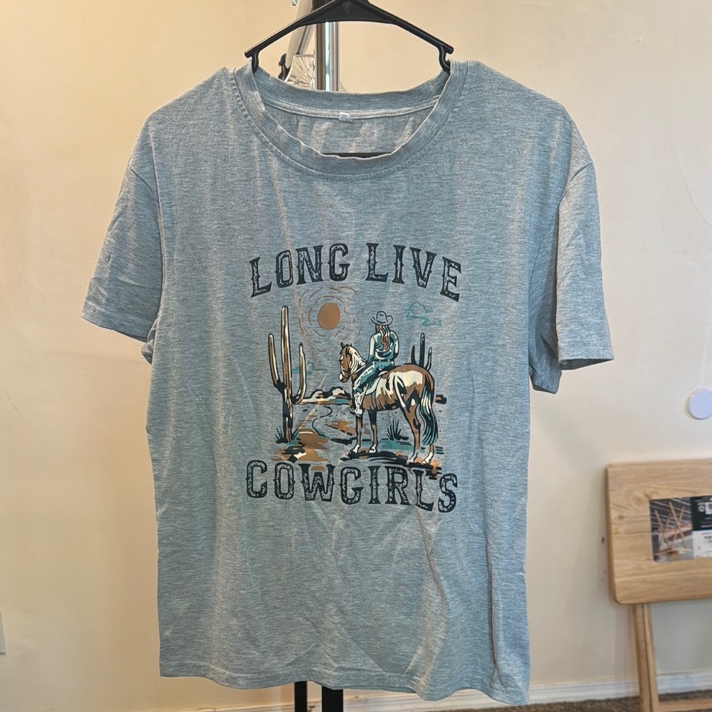 Gray 'Long Live Cowgirls' Graphic T-Shirt